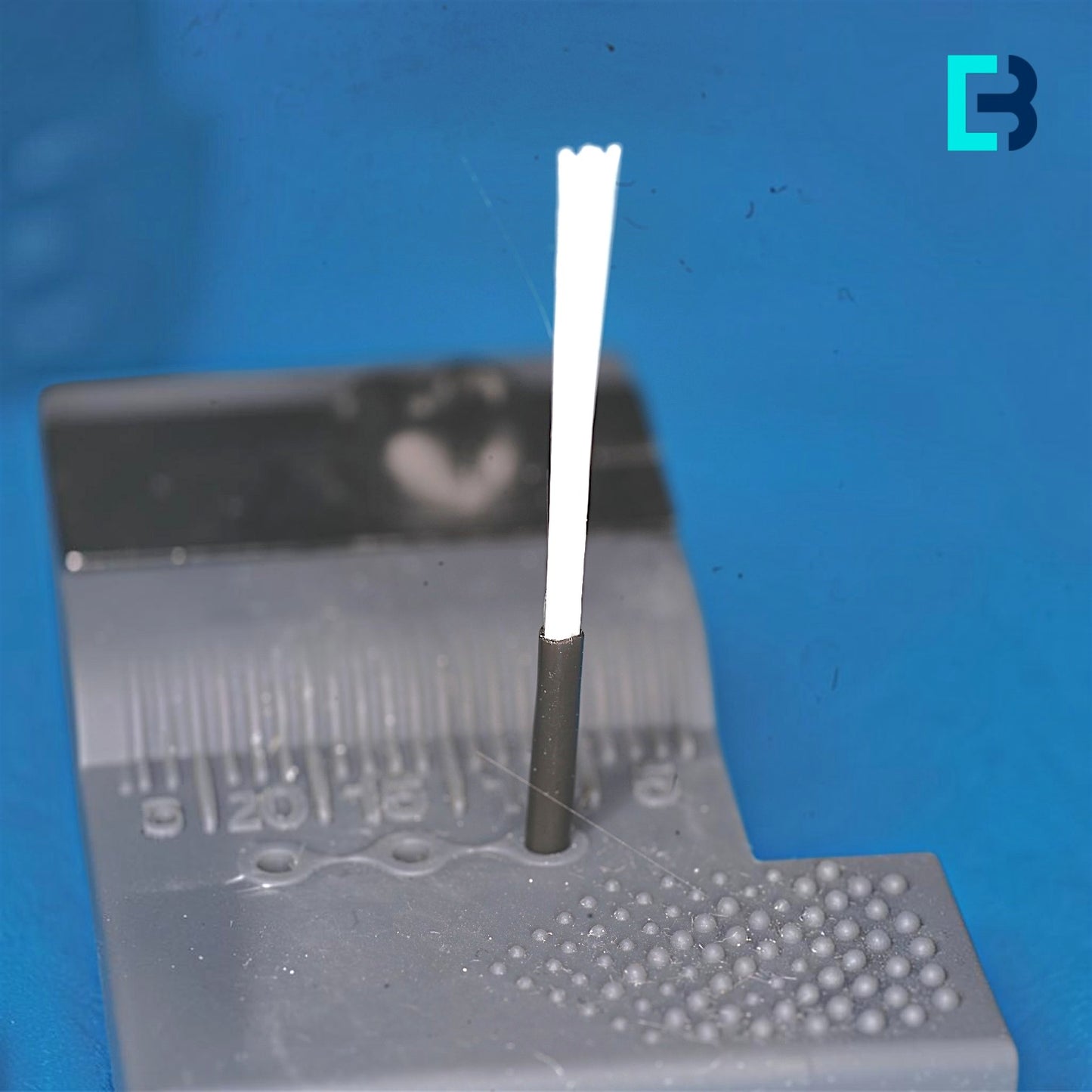 Micro-tenons fibrées Biolight-Plus pour reconstitution corono radiculaire a minima